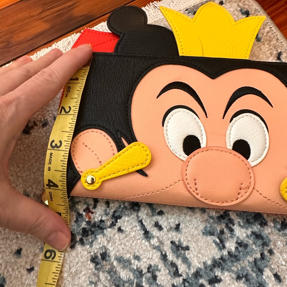 Queen of Hearts Loungefly backpack and wallet set - Picture 5 of 10